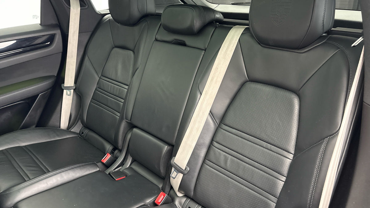 Porsche Cayenne Image 8