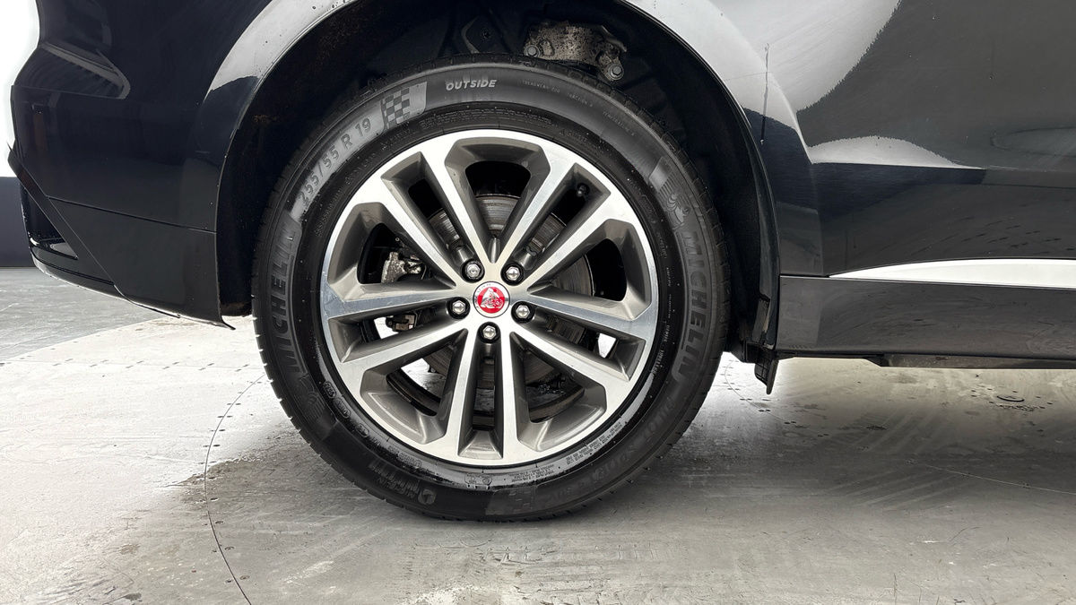 Jaguar F-PACE Image 10