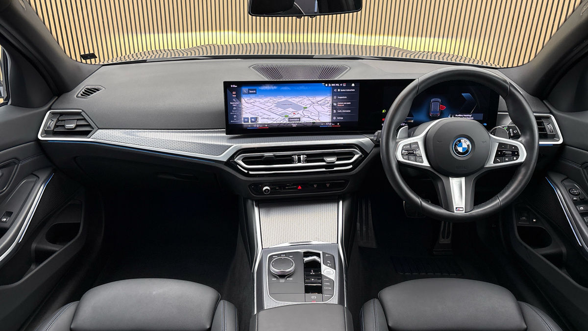 BMW 3 Series Image 12