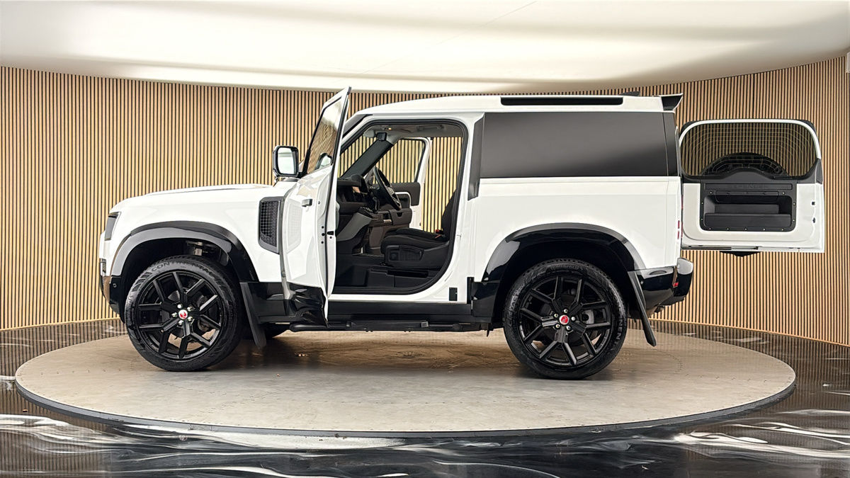 More views of Land Rover Defender 90