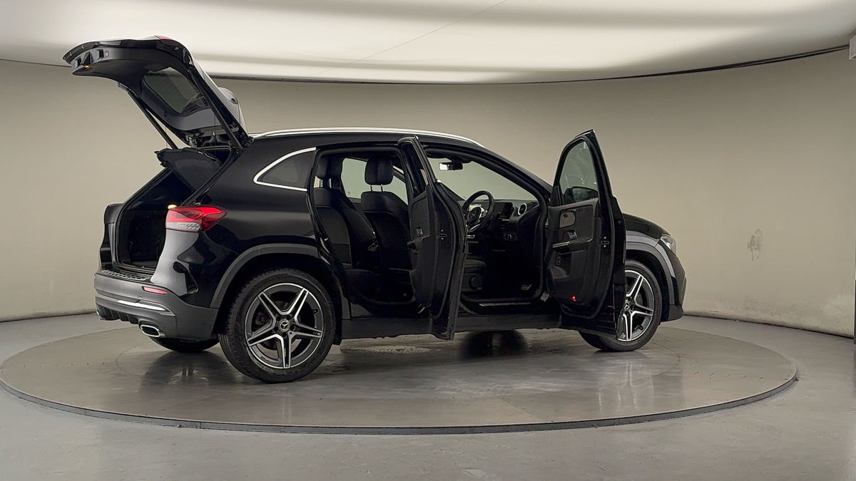 More views of Mercedes-Benz GLA