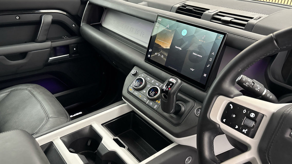 Land Rover Defender 110 Urban Image 18