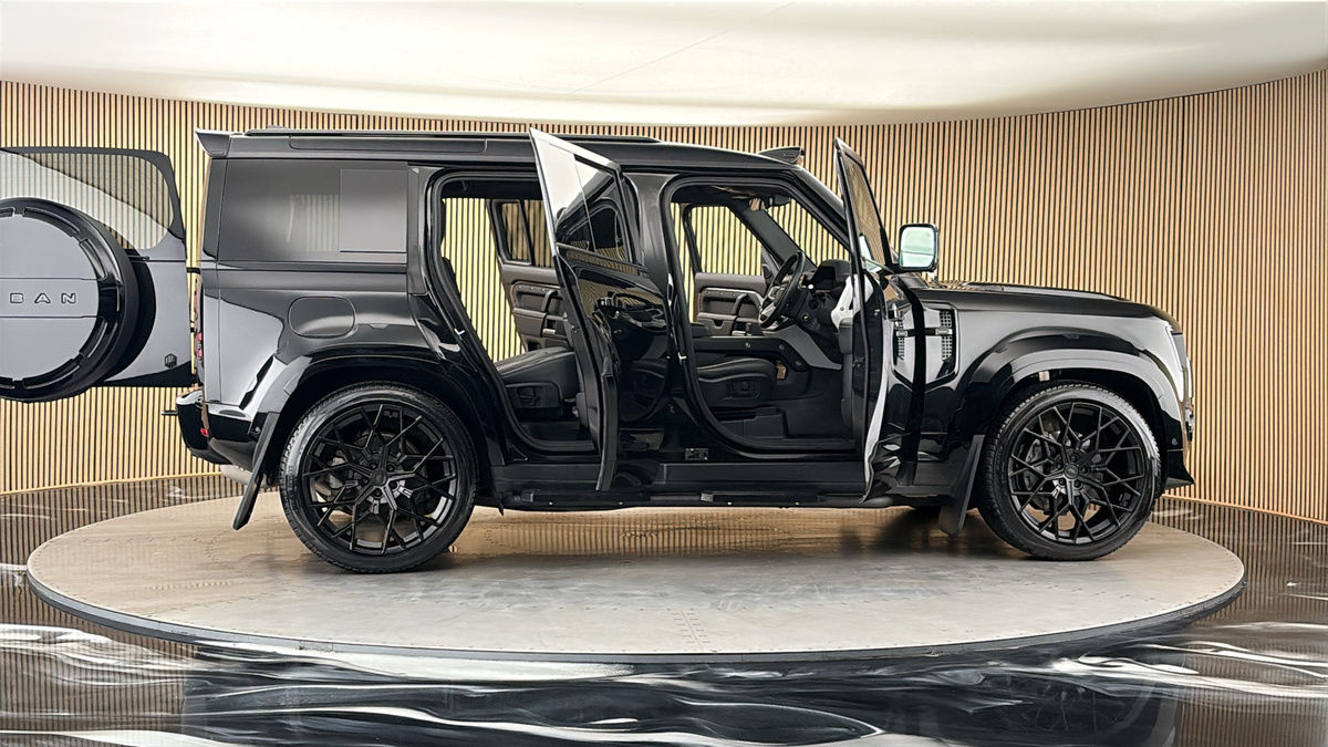 More views of Land Rover Defender 110
