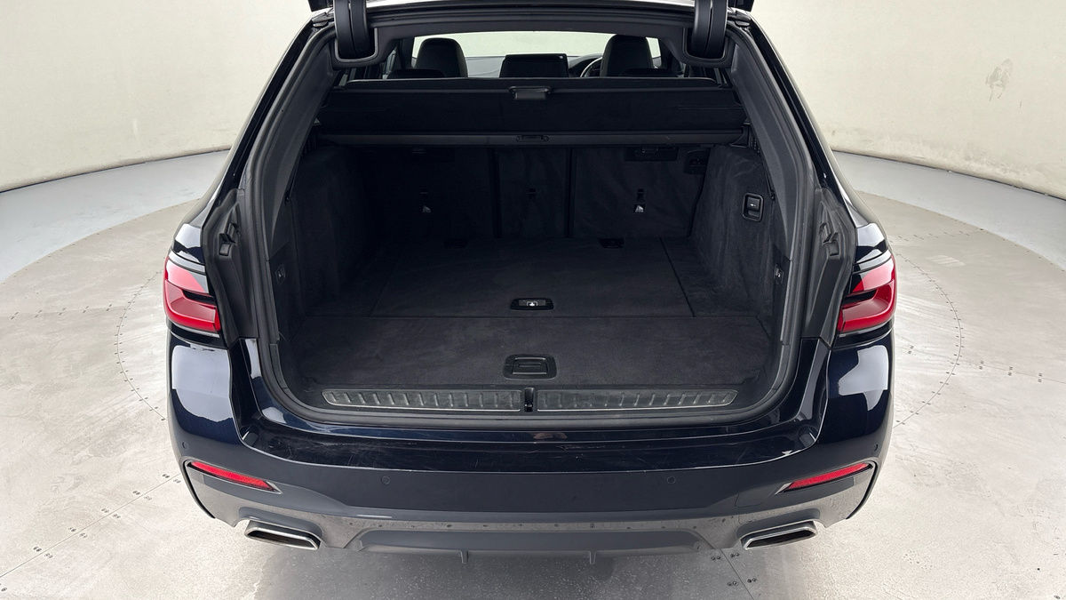 BMW 5 Series Image 11