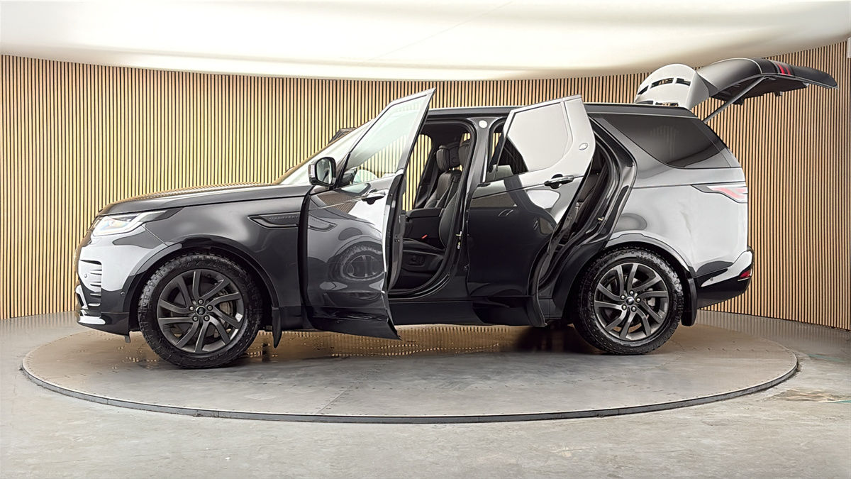More views of Land Rover Discovery