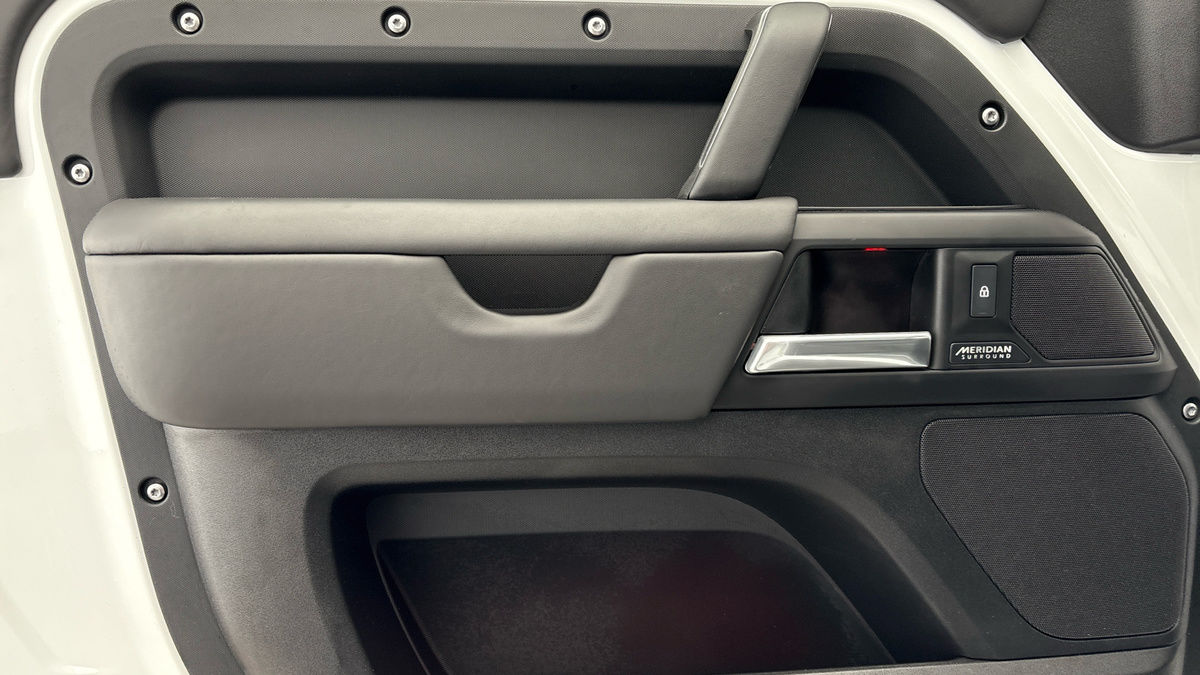 Land Rover Defender 90 Image 19