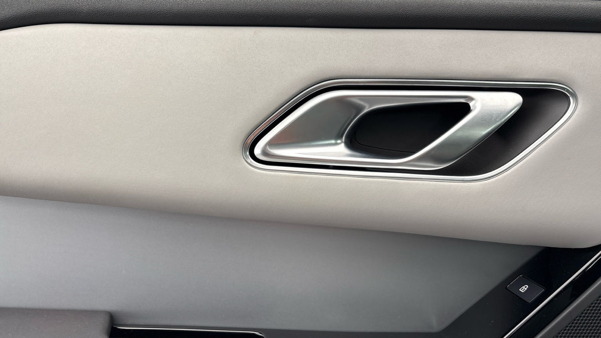 Land Rover Range Rover Velar Image 19