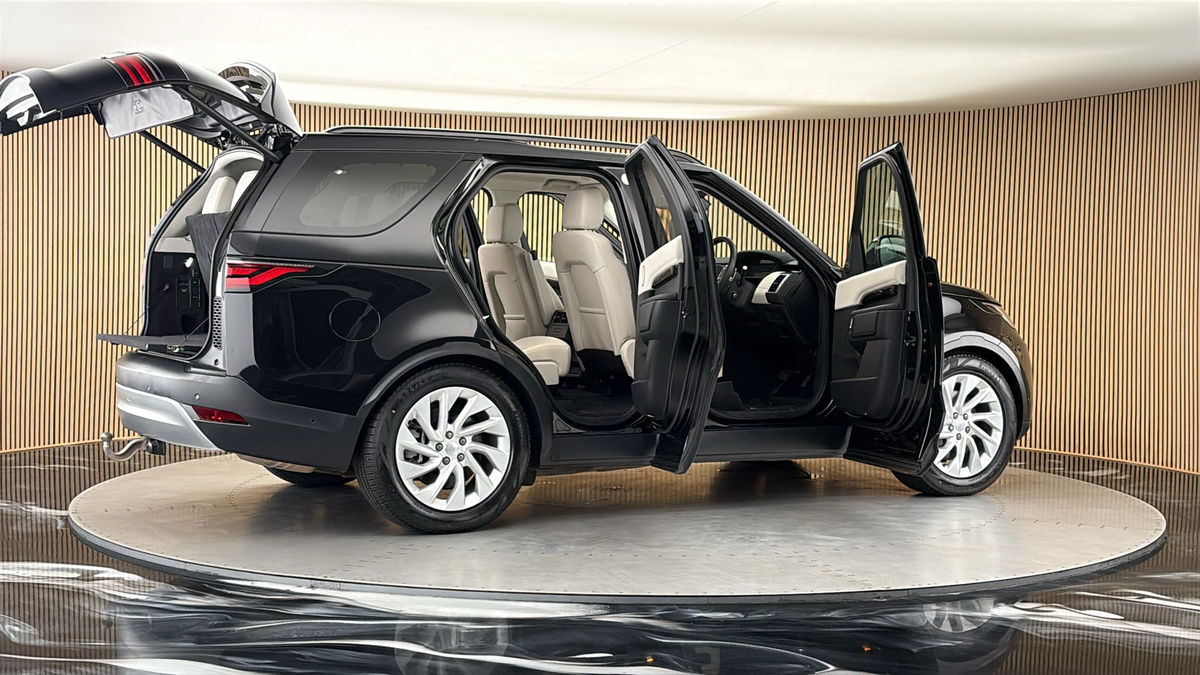 More views of Land Rover Discovery
