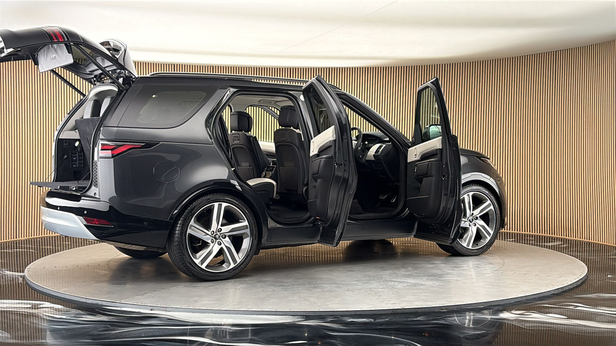 More views of Land Rover Discovery