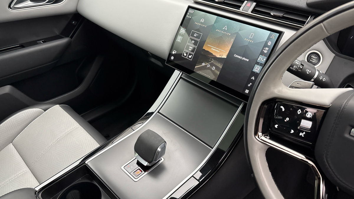 Land Rover Range Rover Velar Image 18