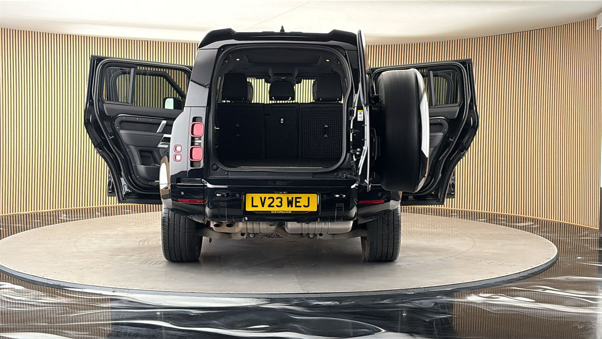 More views of Land Rover Defender 110