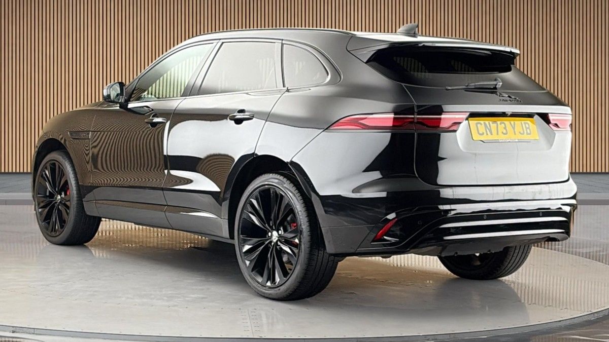 Jaguar F-PACE Image 2