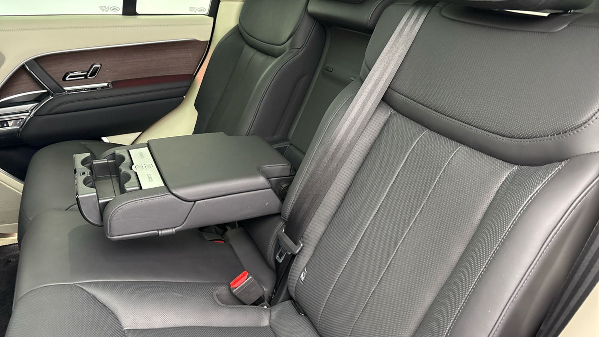 More views of Land Rover Range Rover