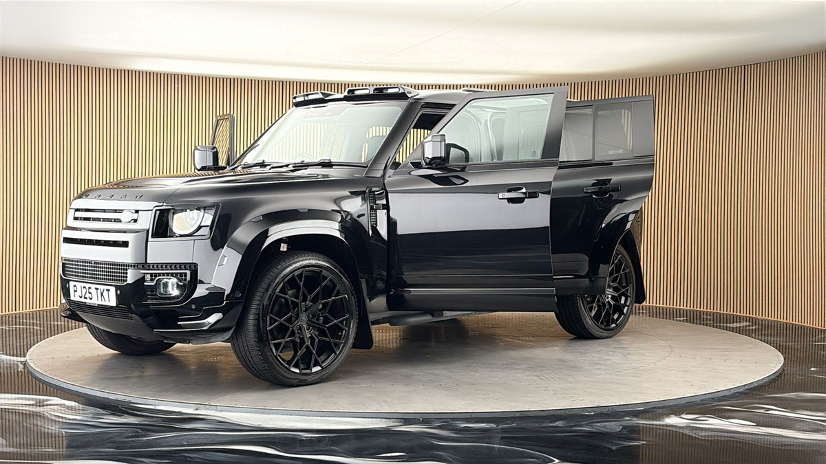 Land Rover Defender 110 Urban Image 22