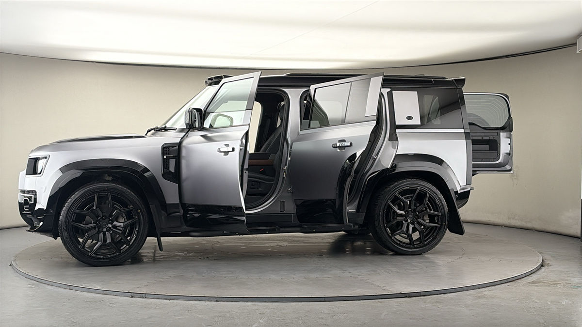 More views of Land Rover Defender 110