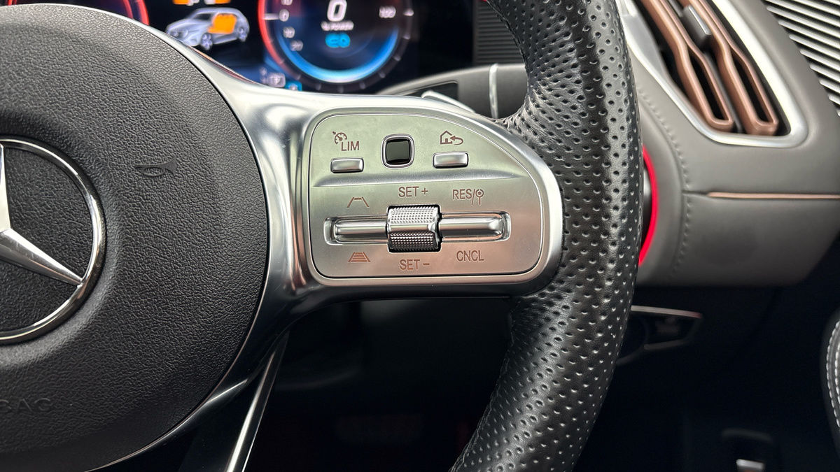 Mercedes-Benz EQC Image 14