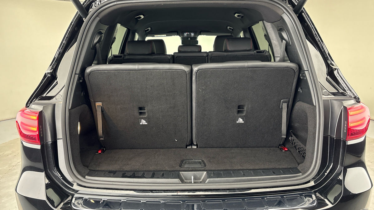 Mercedes-Benz GLB Image 11