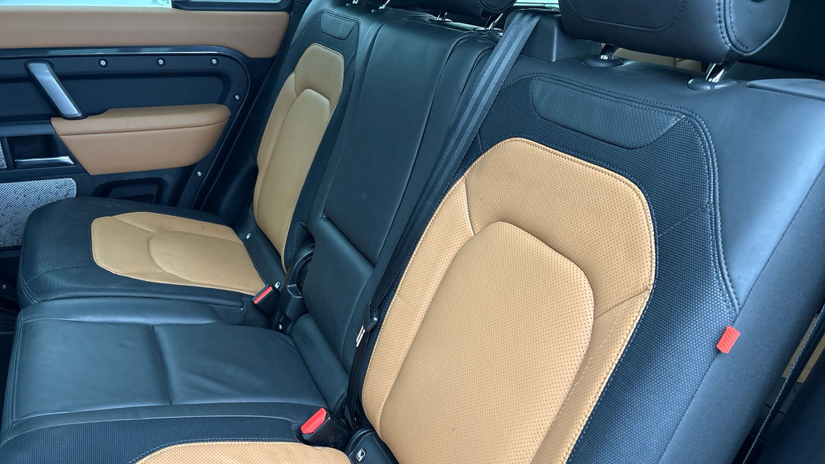 Land Rover Defender 130 Image 8