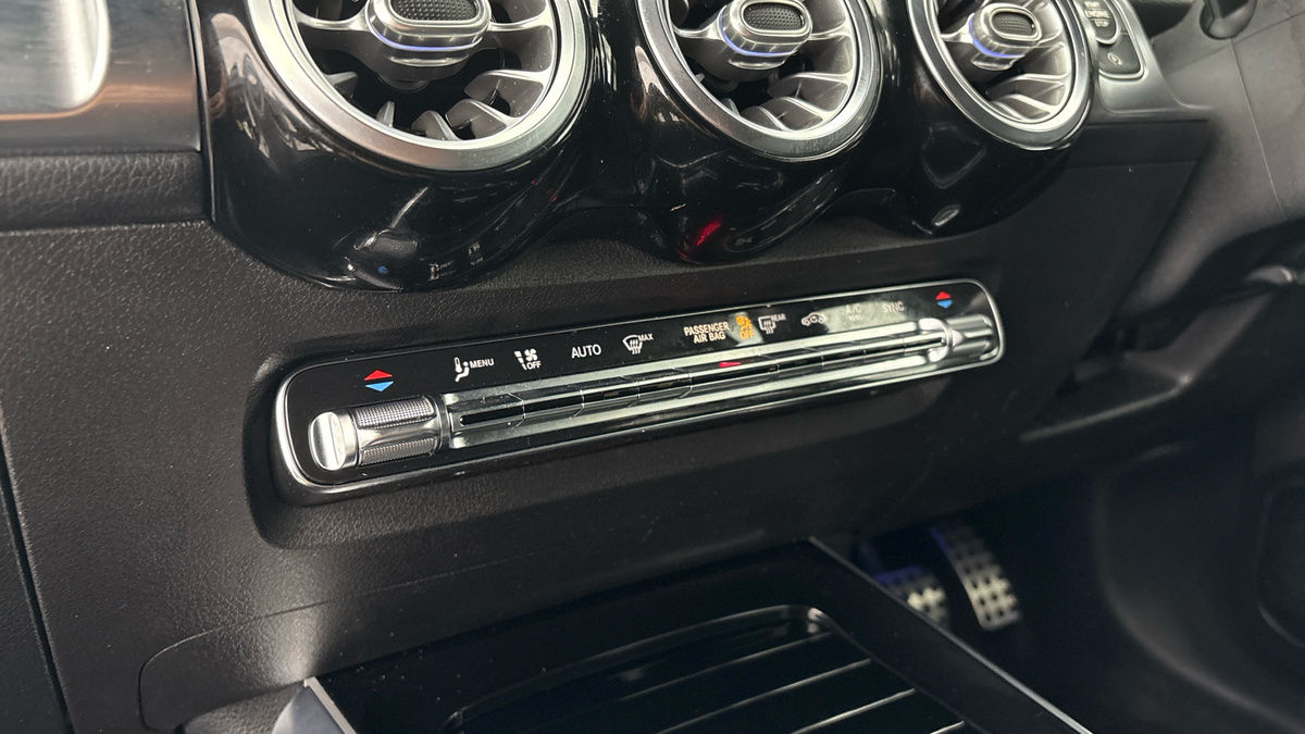 Mercedes-Benz GLB Image 6