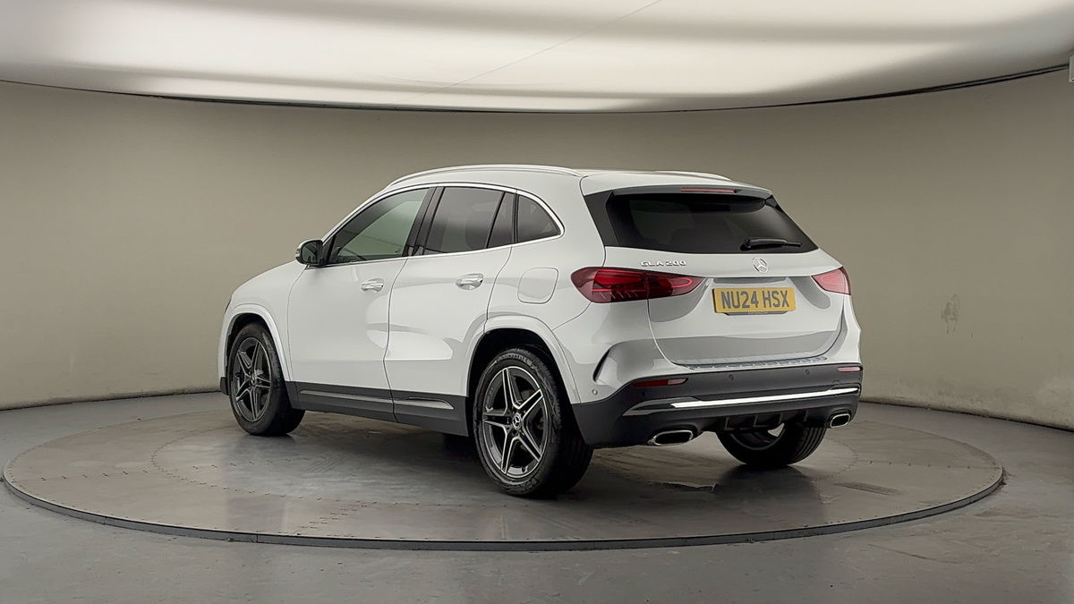 Mercedes-Benz GLA Image 2