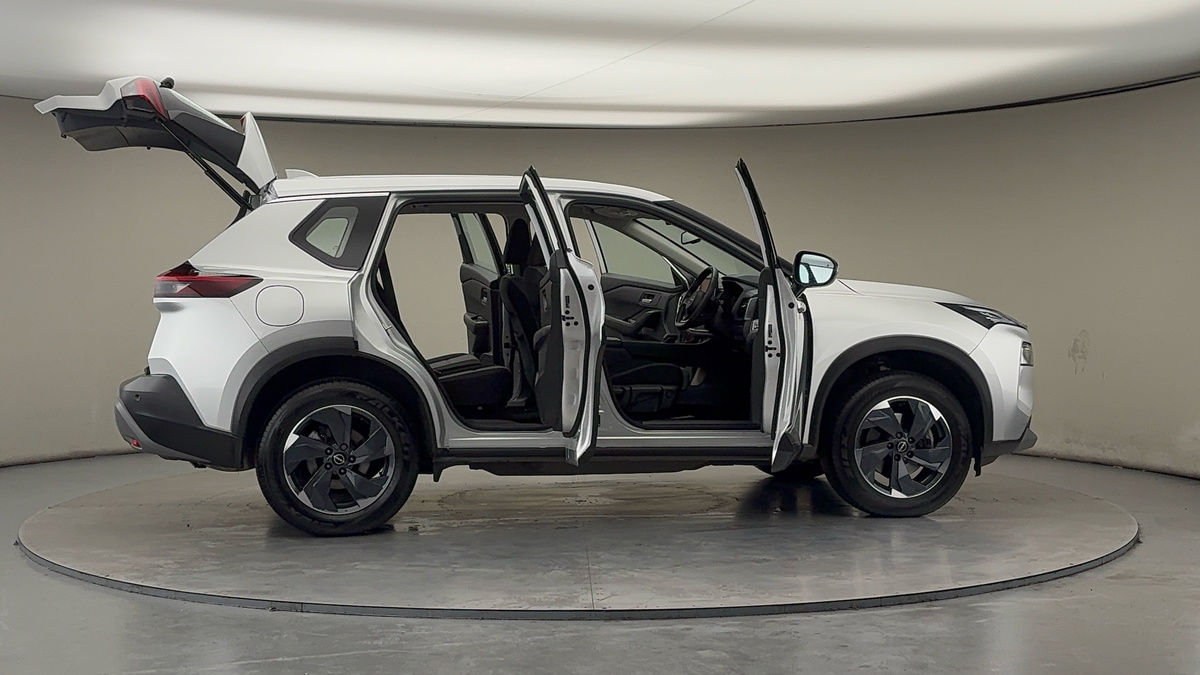 More views of Nissan X-Trail