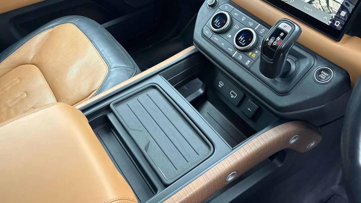 Land Rover Defender 90 Image 18