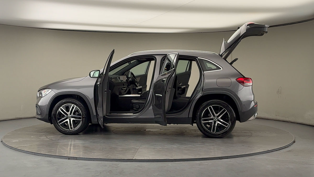 More views of Mercedes-Benz GLA