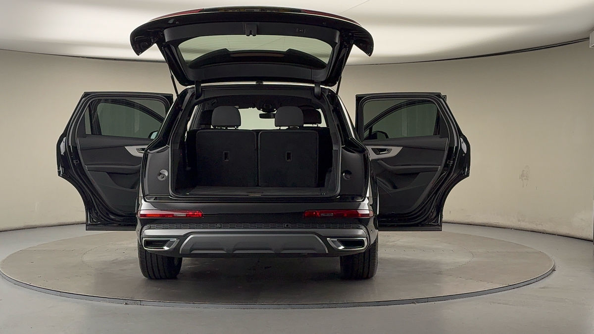 More views of Audi Q7