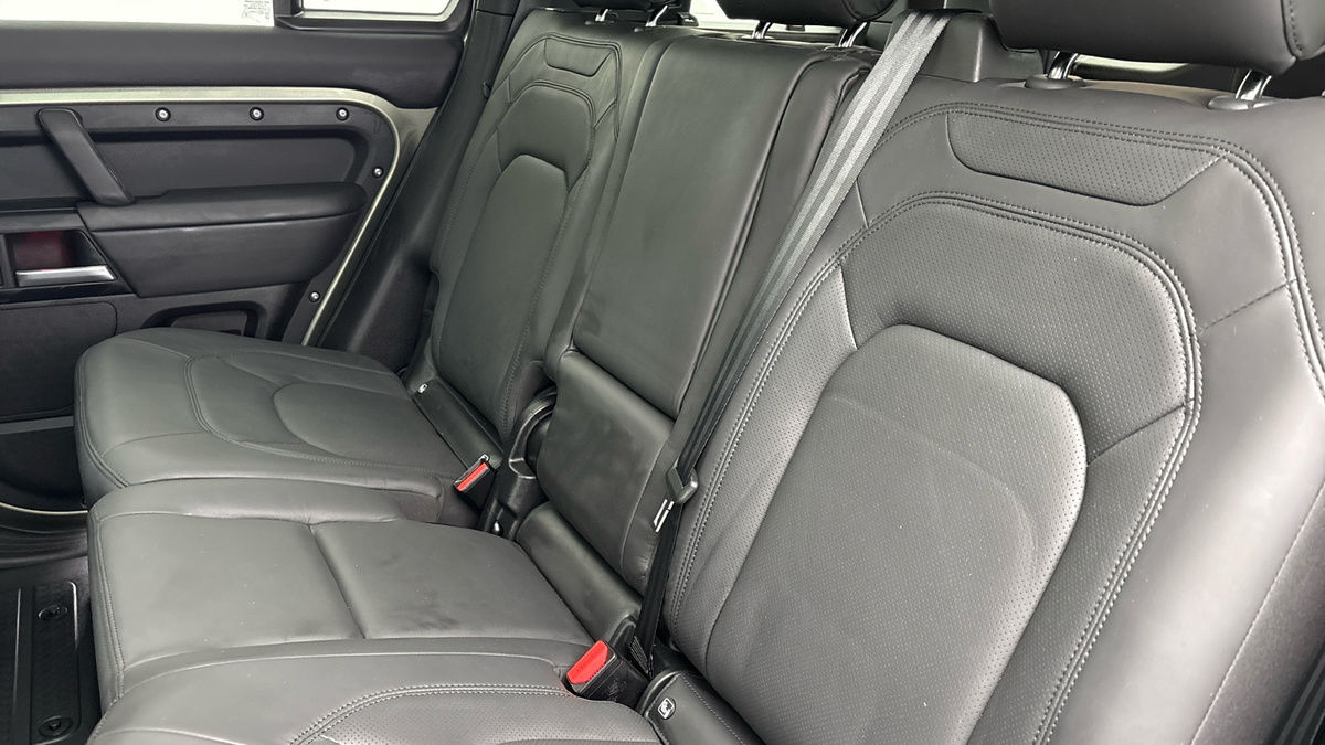 Land Rover Defender 110 Urban Image 8