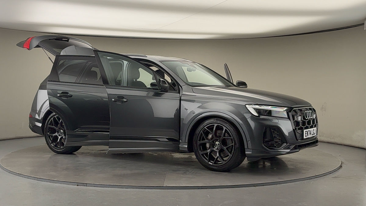 More views of Audi Q7