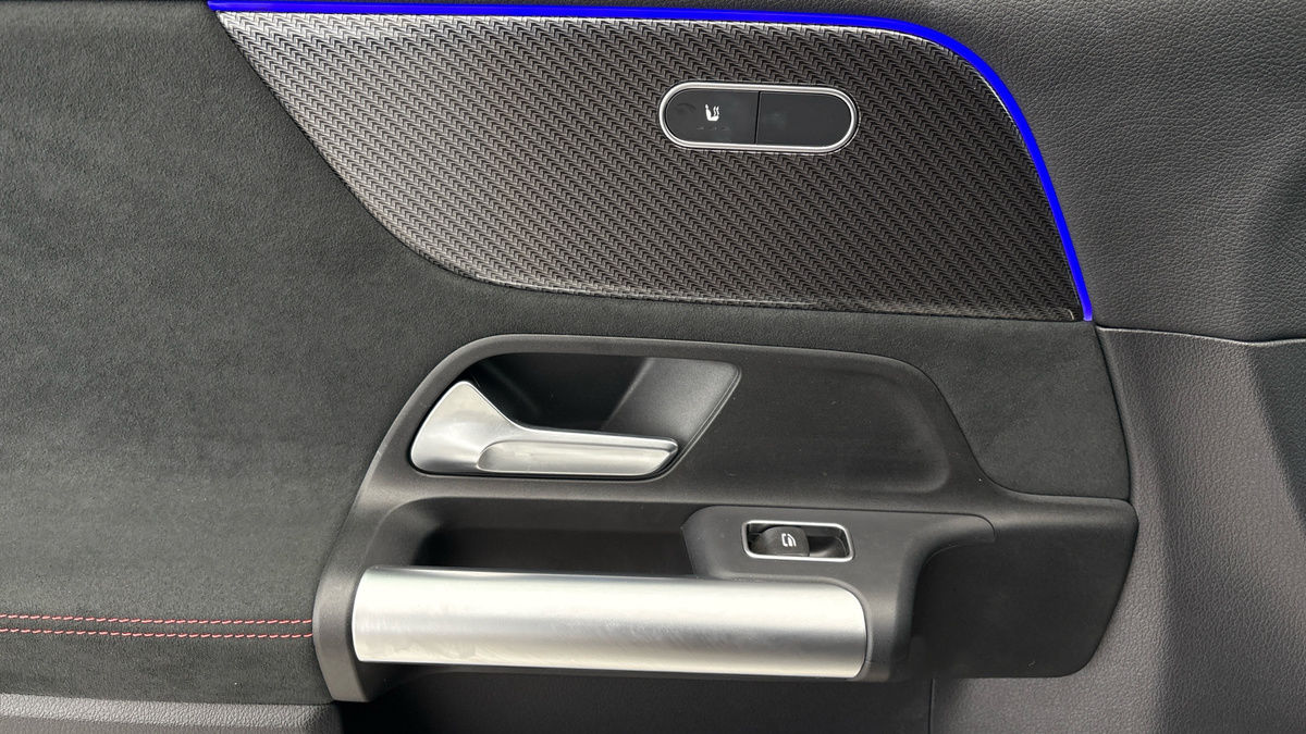 Mercedes-Benz GLA Image 19