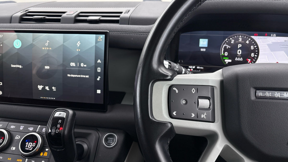 Land Rover Defender 110 Image 13