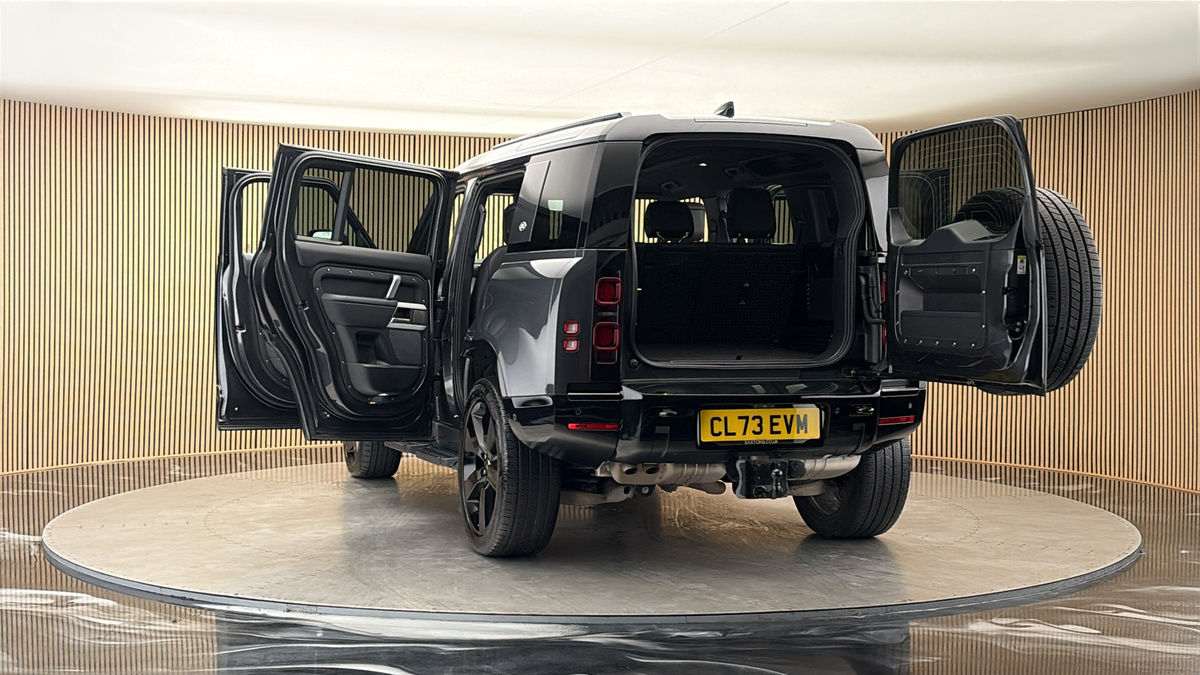 More views of Land Rover Defender 110