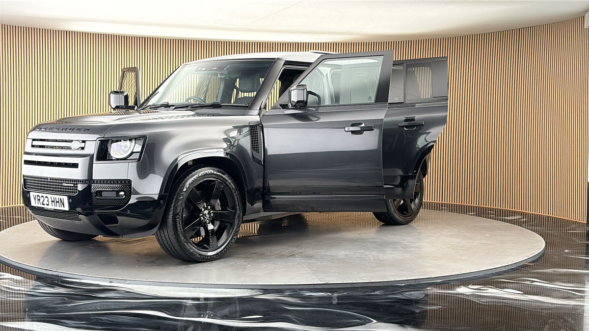 More views of Land Rover Defender 110