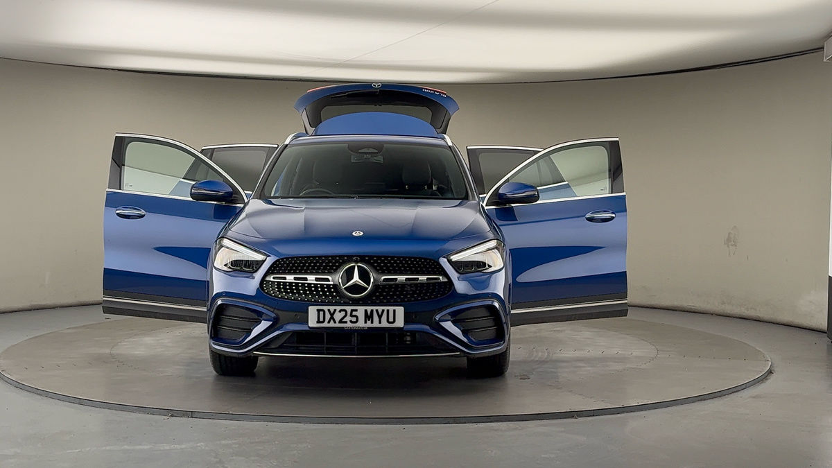 More views of Mercedes-Benz GLA