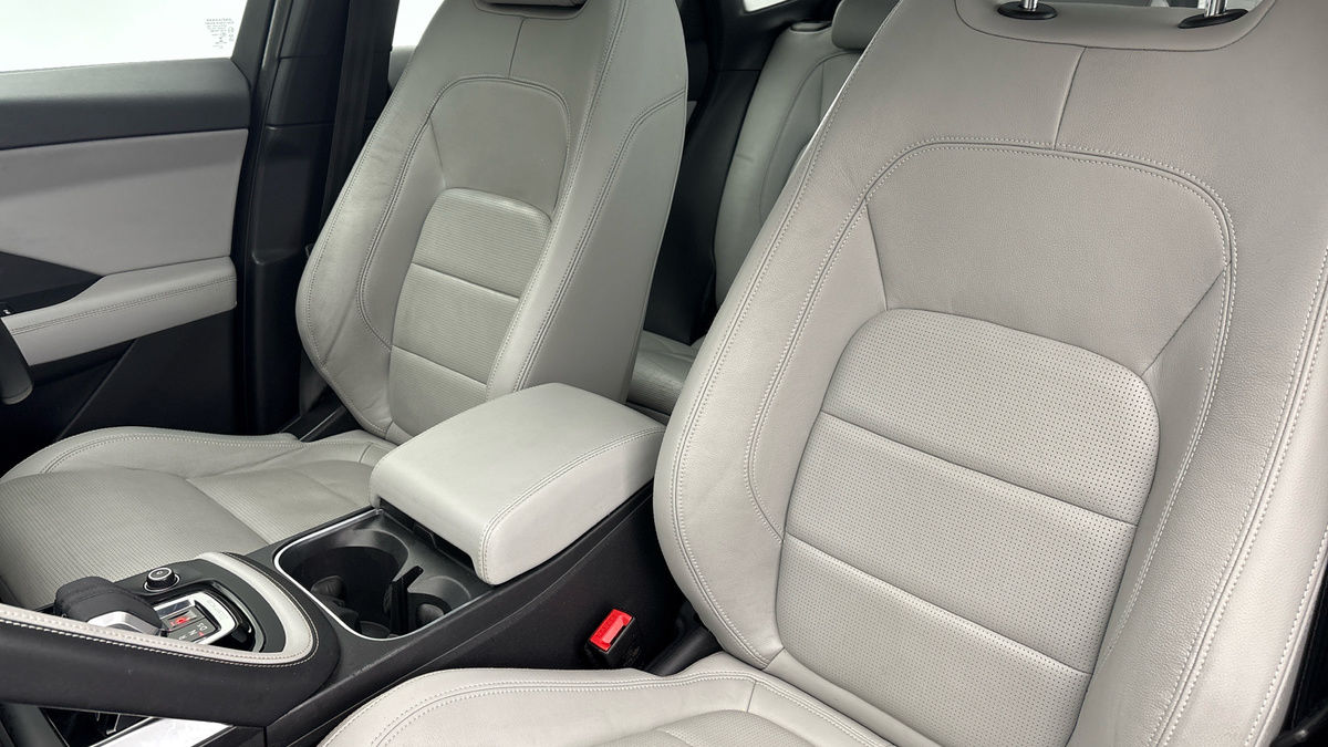 Jaguar E-PACE Image 7