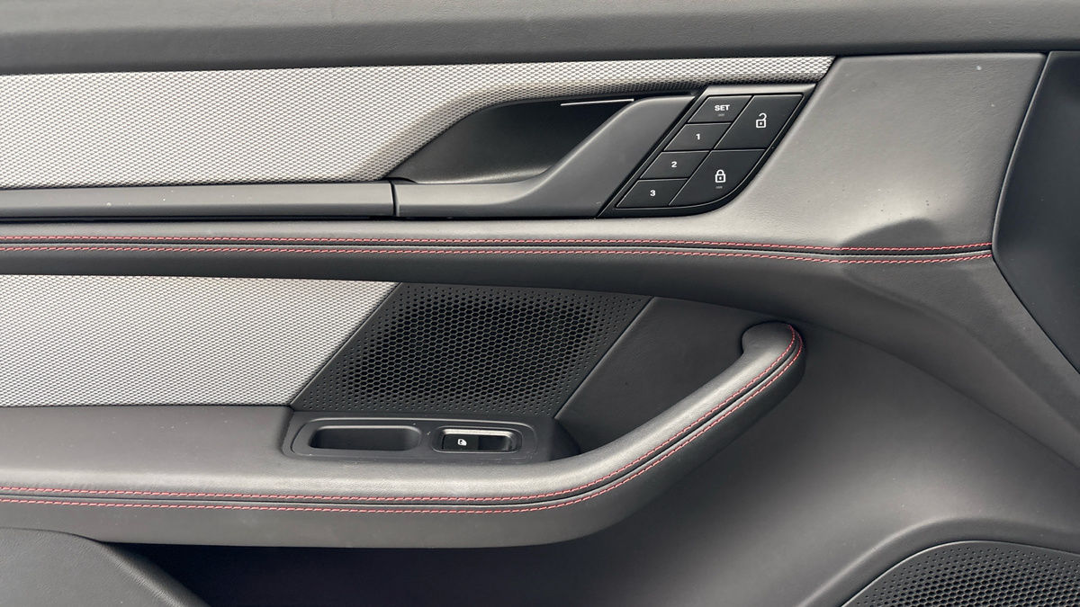 Porsche Taycan Image 19