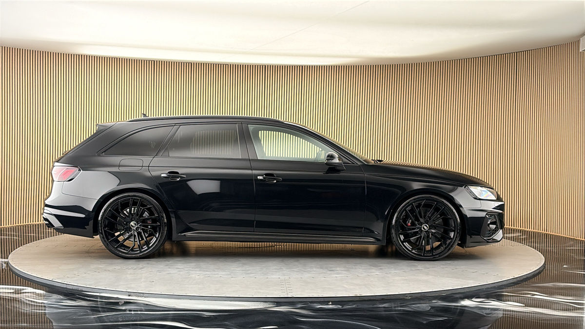 Audi RS4 Avant Image 16