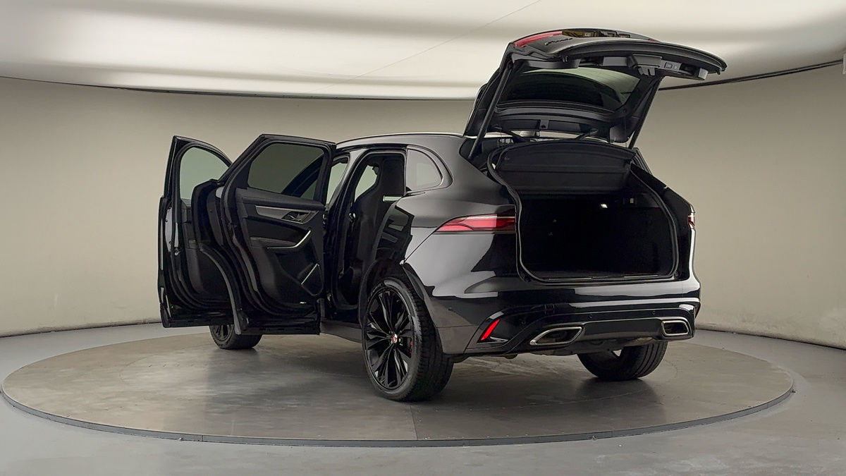 Jaguar F-PACE Image 23