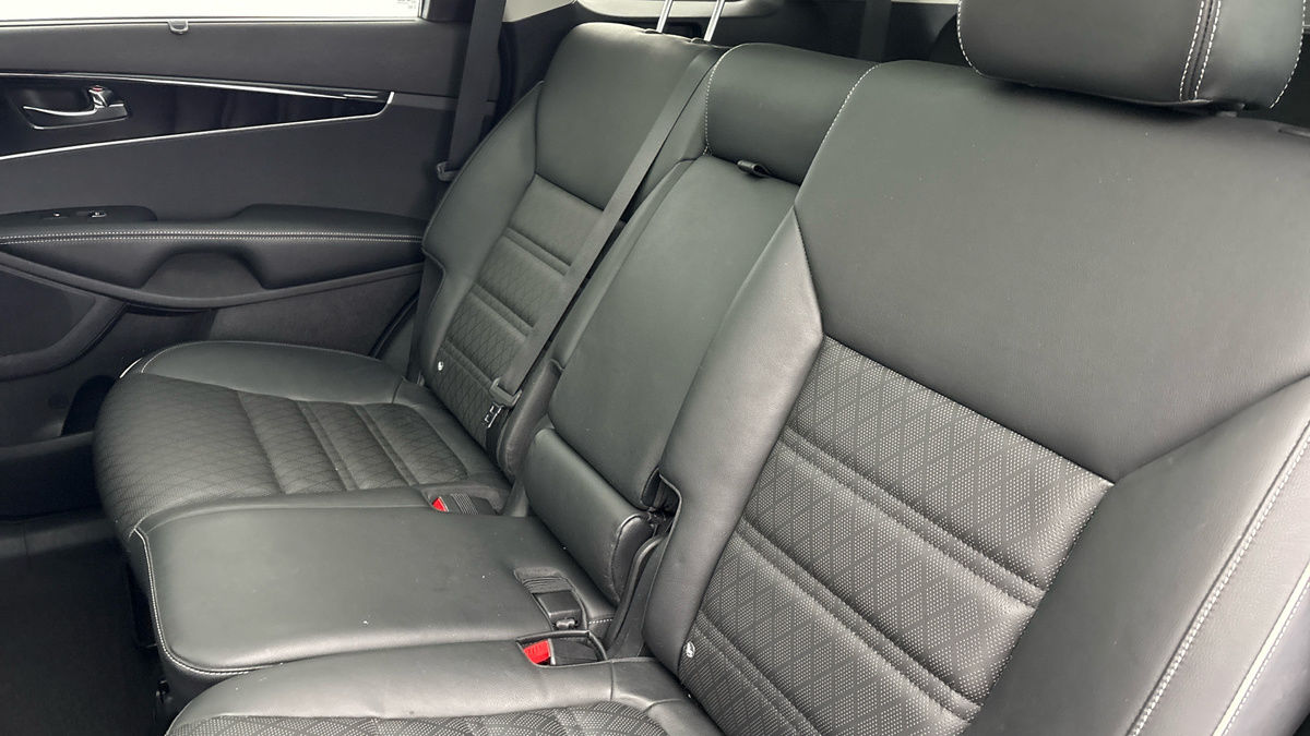 Kia Sorento Image 8