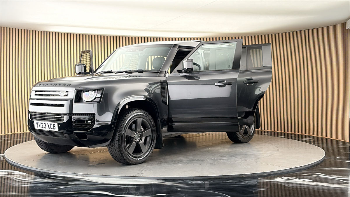 More views of Land Rover Defender 110