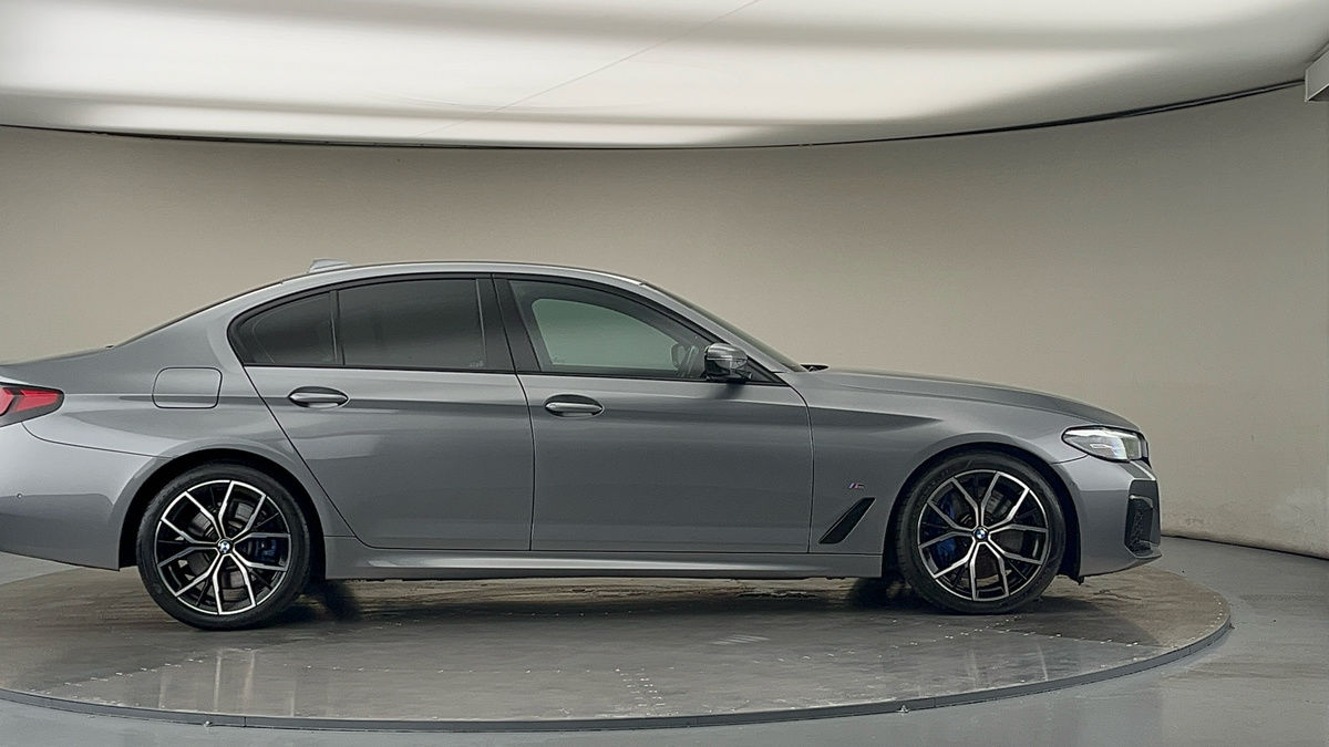 BMW 5 Series Image 16