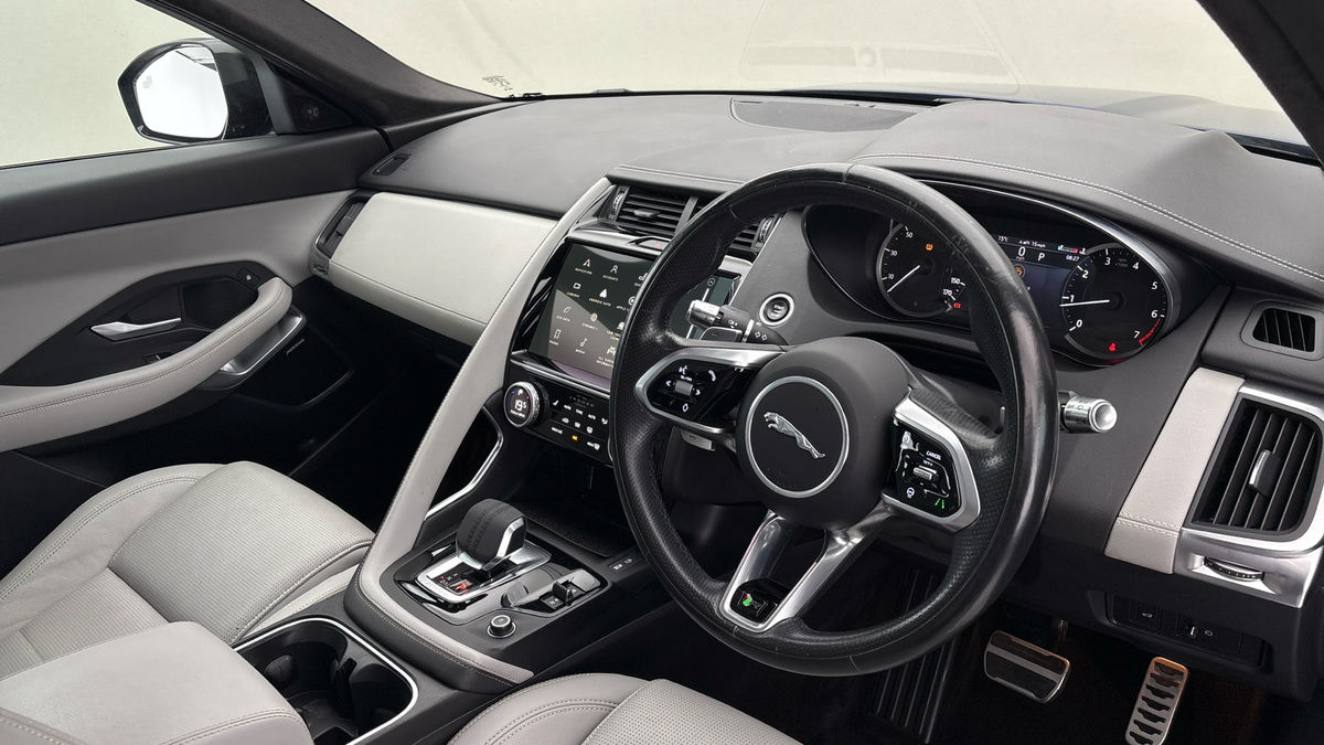 Jaguar E-PACE Image 5