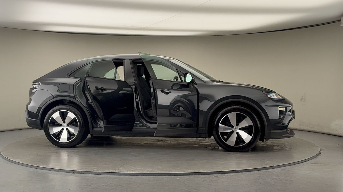 More views of Porsche Macan