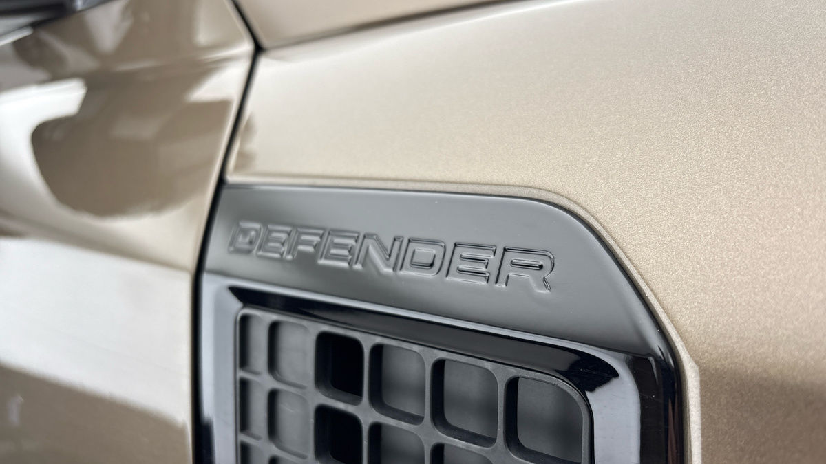 Land Rover Defender 90 Image 34