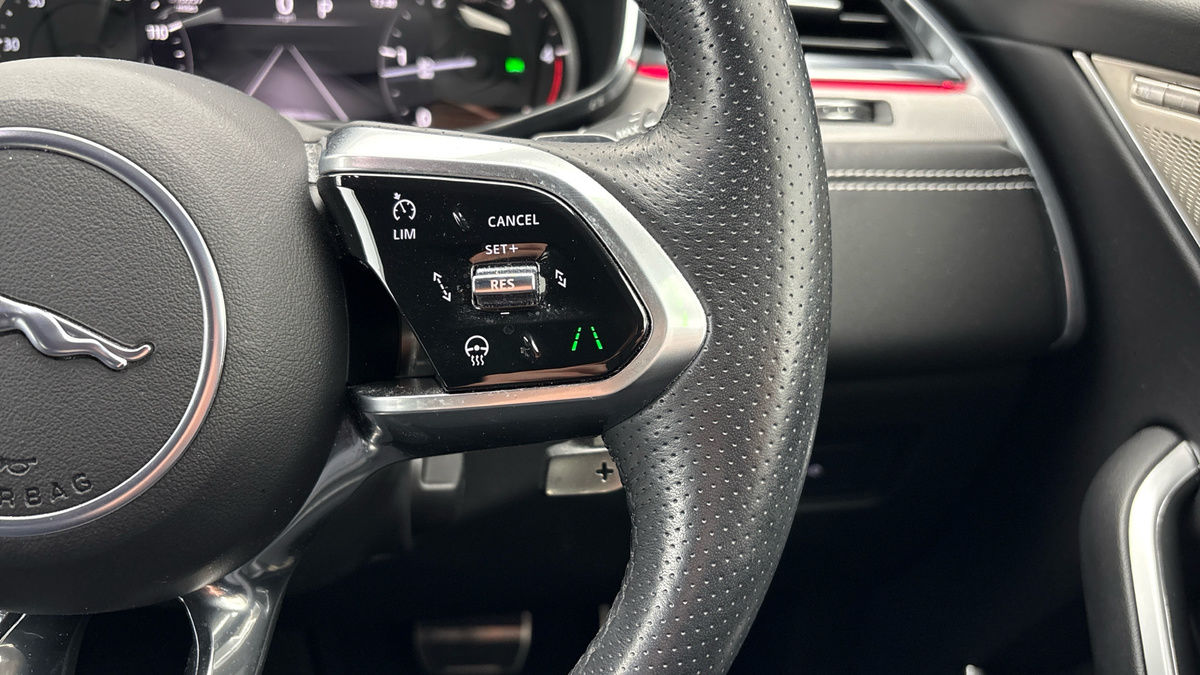 Jaguar F-PACE Image 14