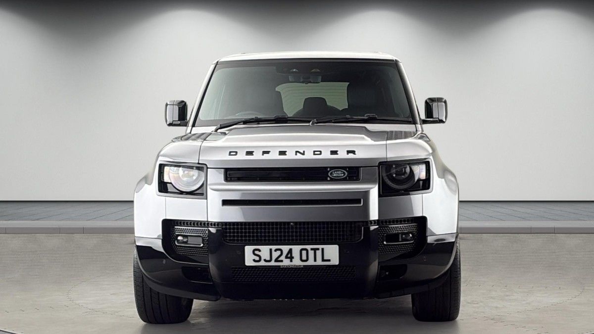 Land Rover Defender 110 Image 3
