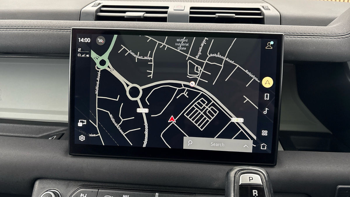 Land Rover Defender 110 Image 17