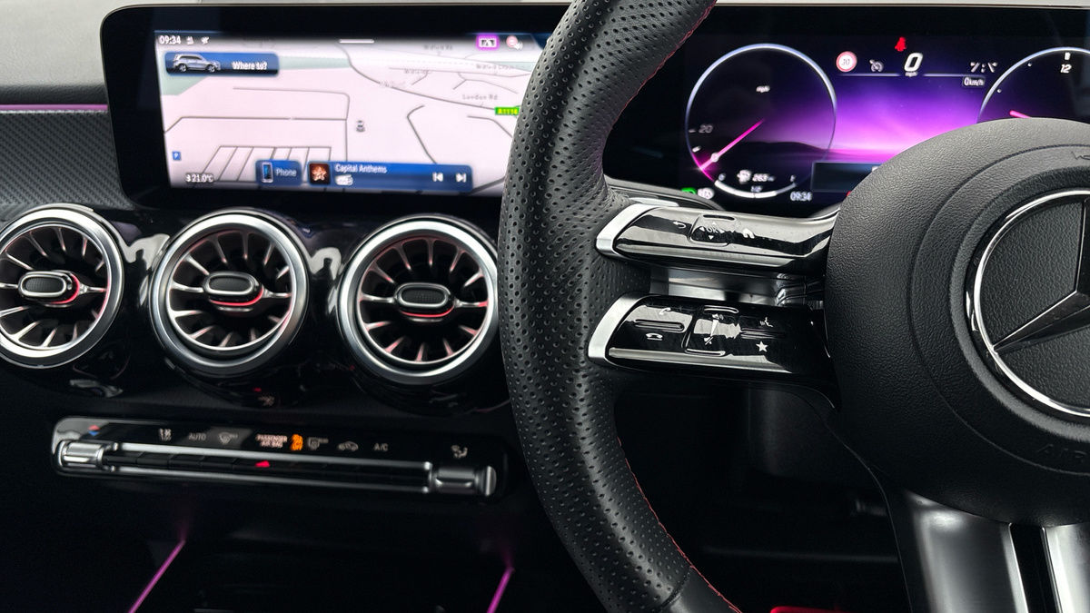 Mercedes-Benz GLB Image 13