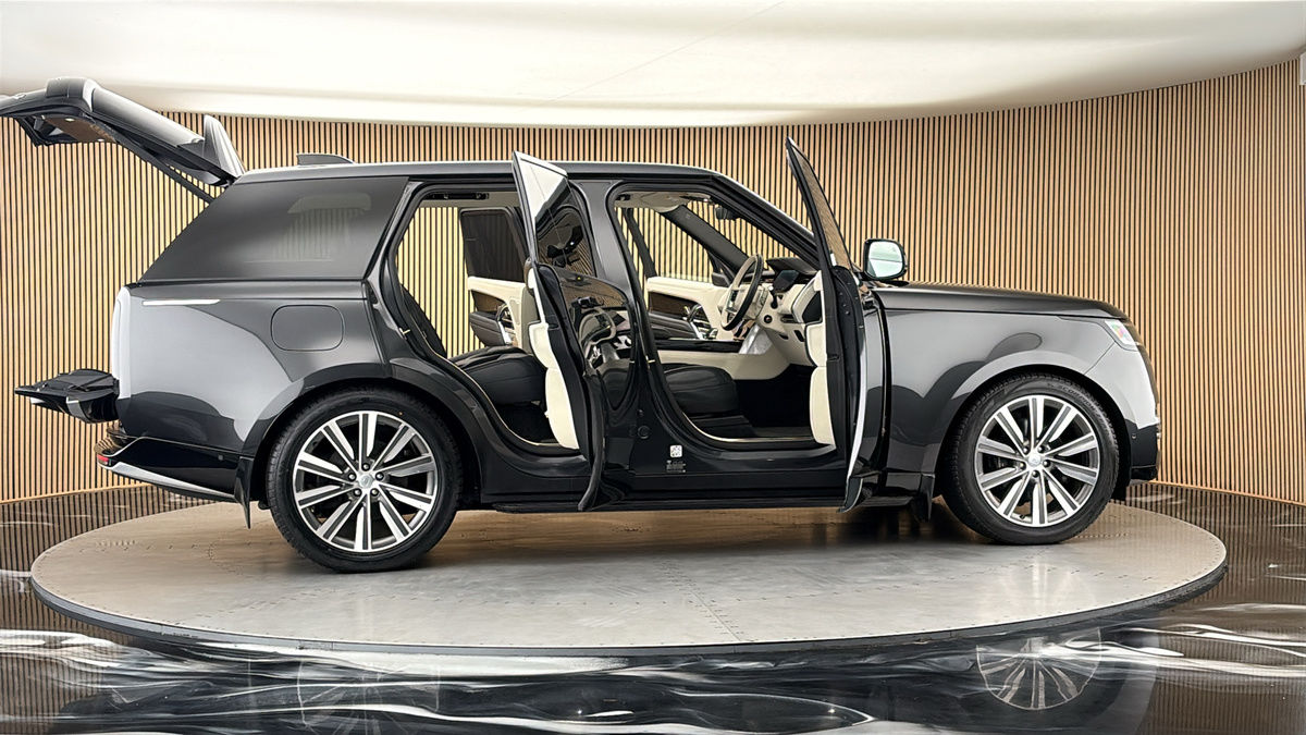 More views of Land Rover Range Rover